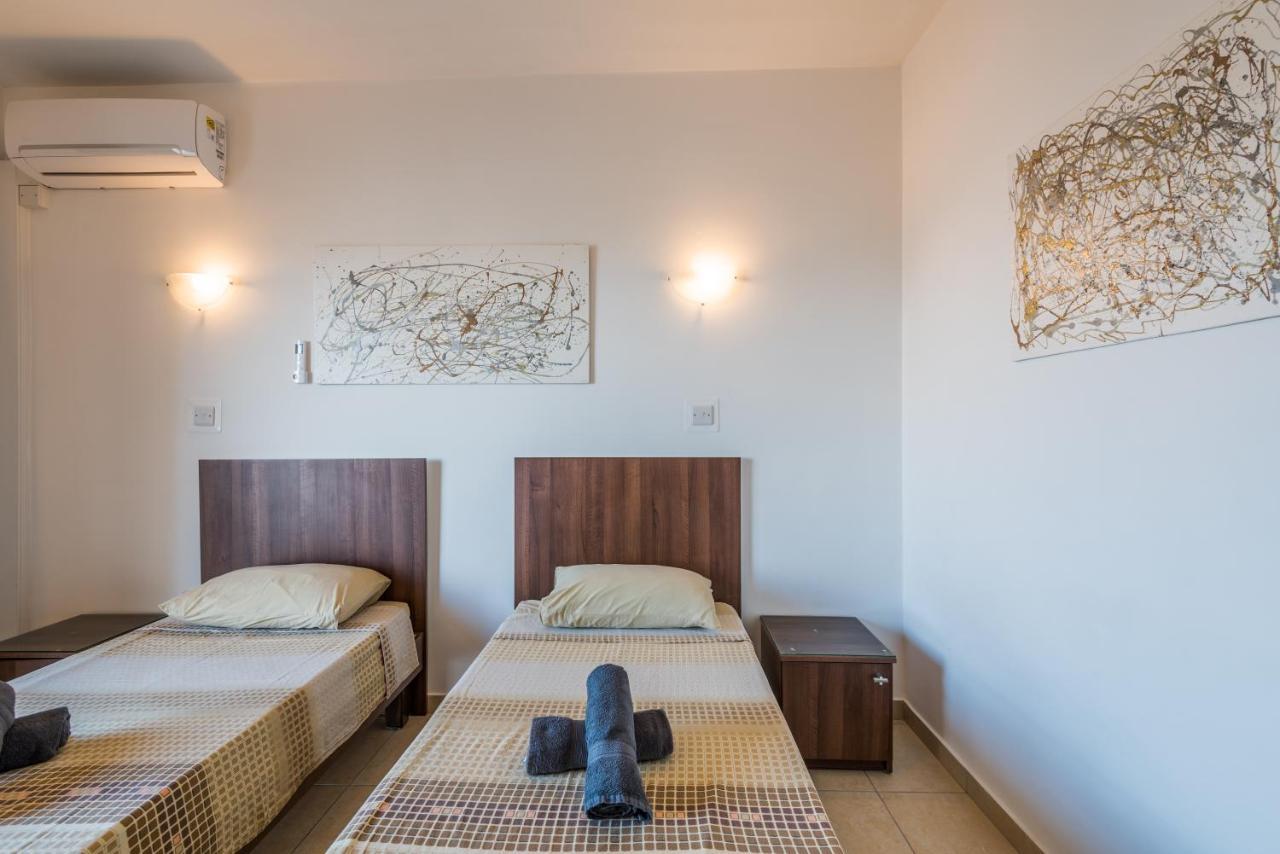 Seashells Apartments With Terrace, Just Off The Seafront In Bugibba - By Getawaysmalta St. Paul's Bay Esterno foto